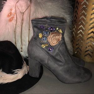 Grey Carlos Santana Embroidered Booties Sz 9.5